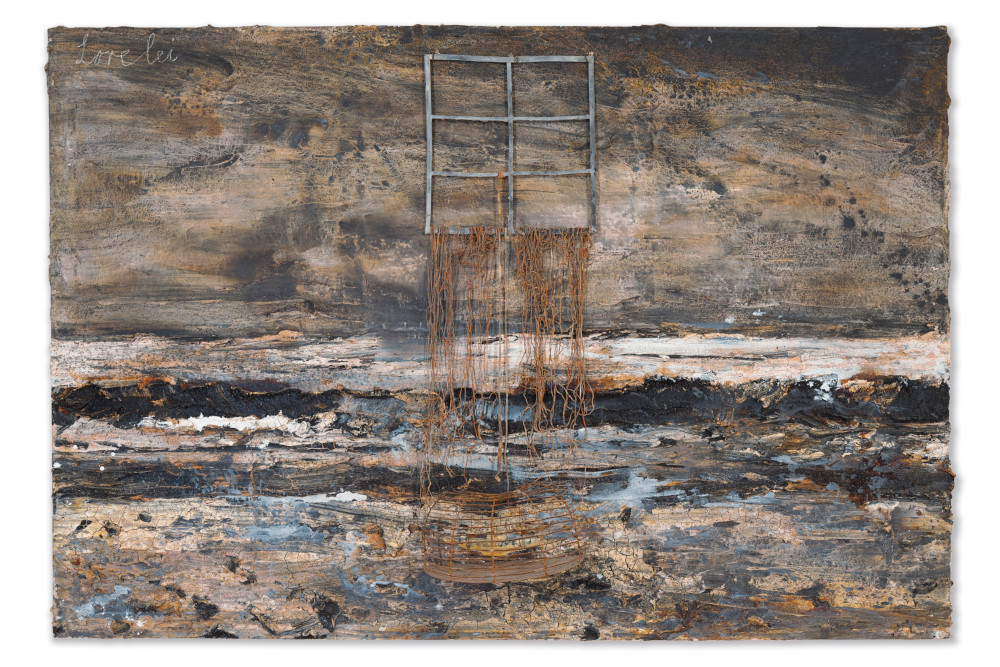Ein Gemälde von Anselm Kiefer in diveren Brauntönen mit einem Vogelkäfig